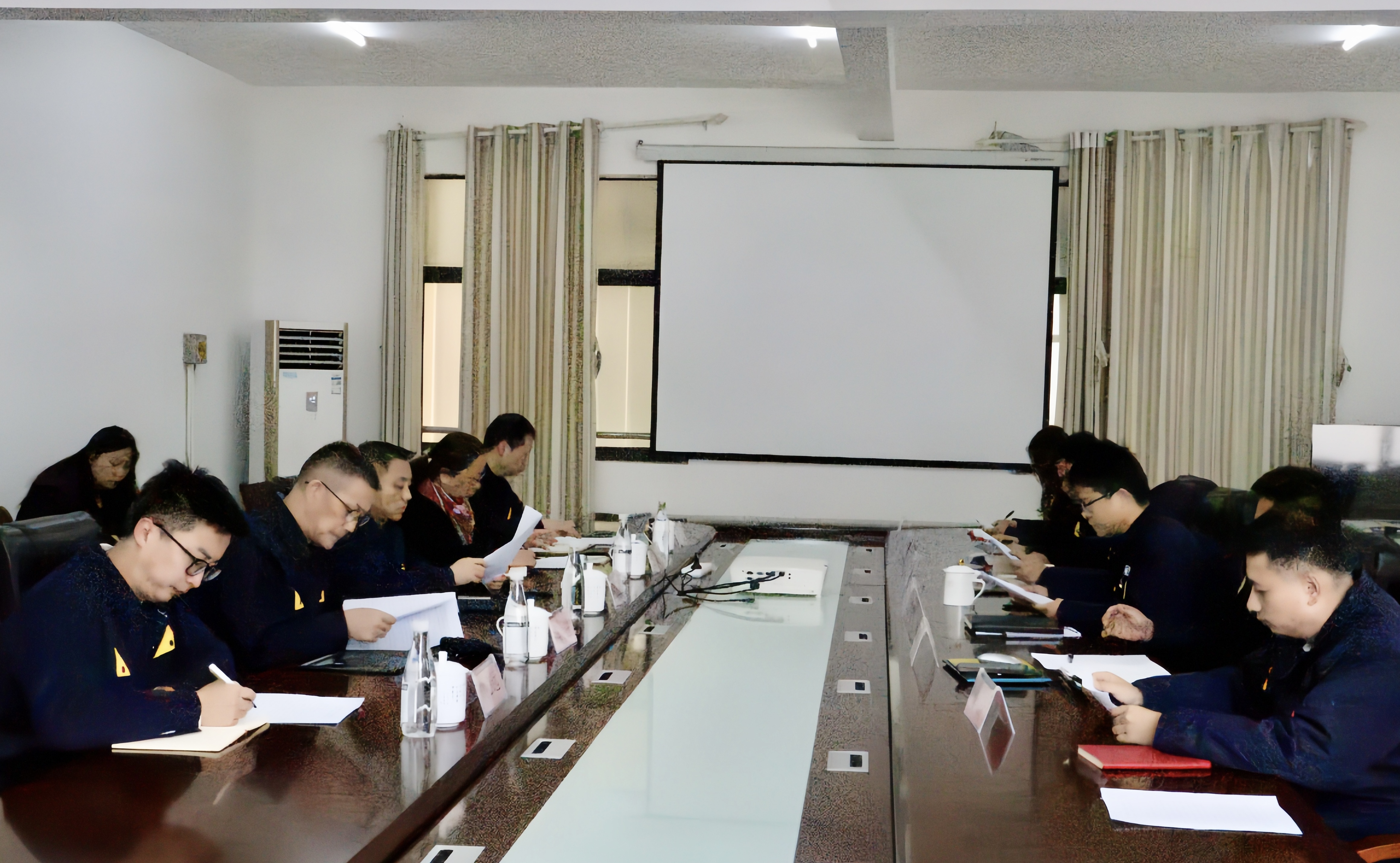 會(huì)議現(xiàn)場(chǎng).jpg